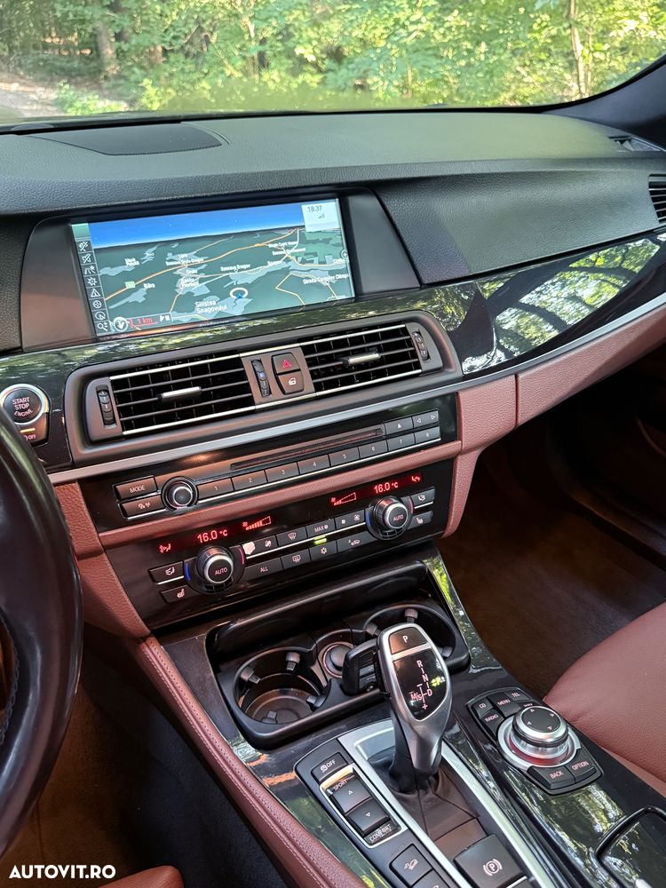 BMW Seria 5 525d xDrive AT - 27