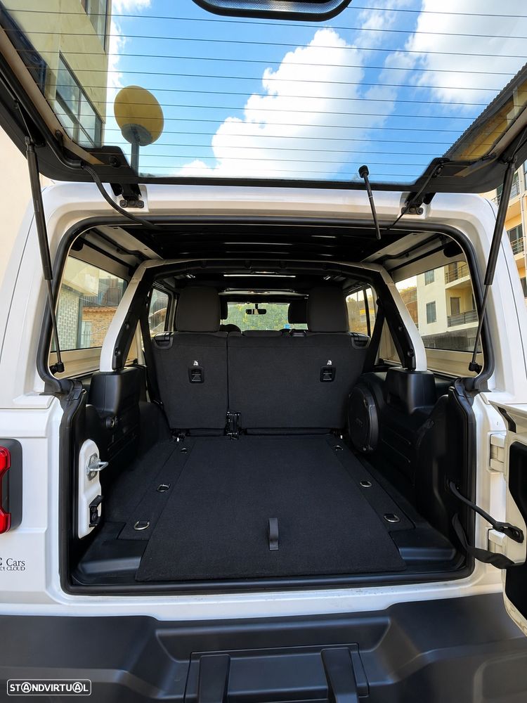 Jeep Wrangler Unlimited 3.8 Auto Sahara - 16
