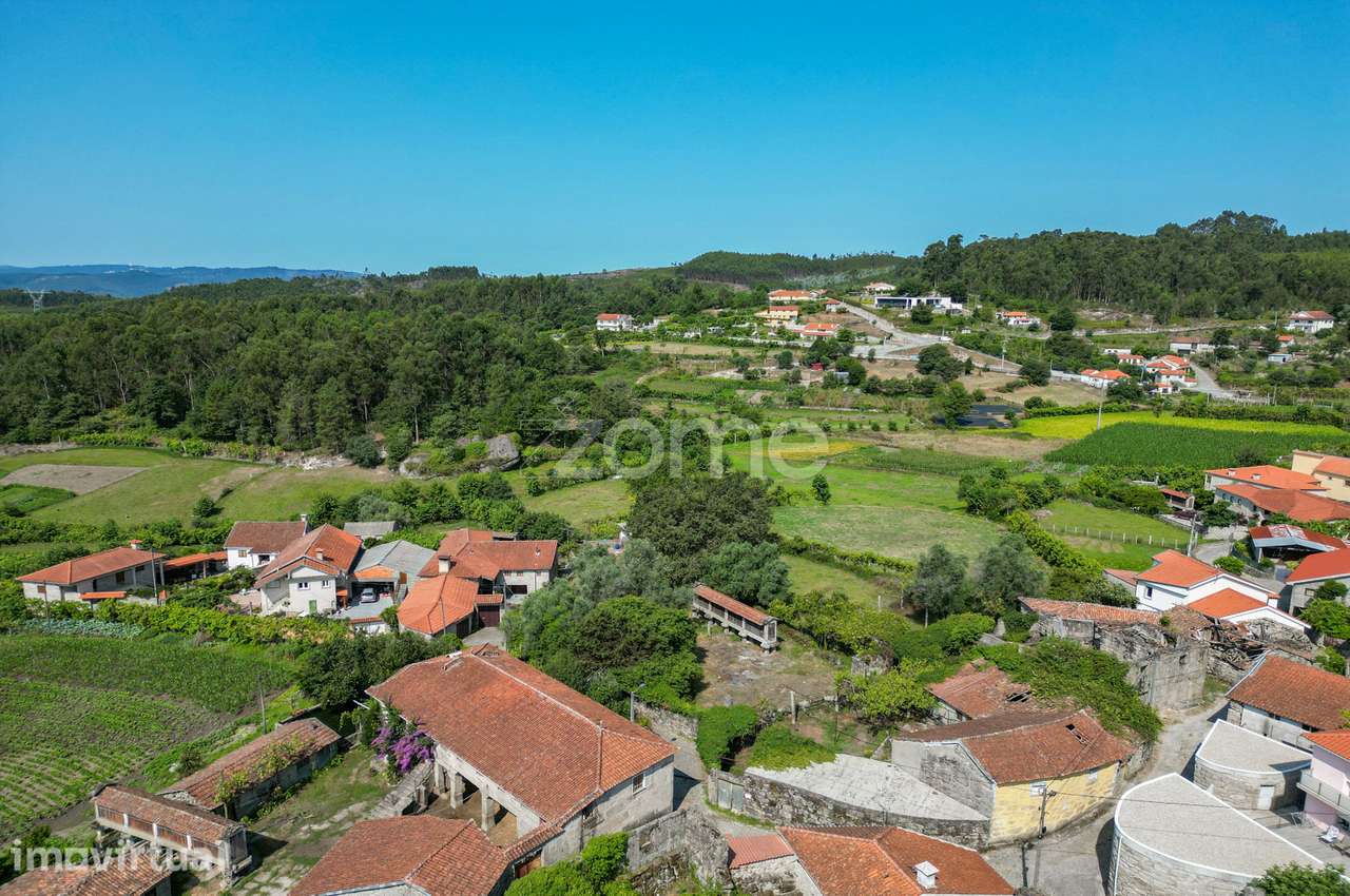 Quinta com uma área total de 2694m2 em Serzedelo, Póvoa de Lanhoso - Grande imagem: 3/27
