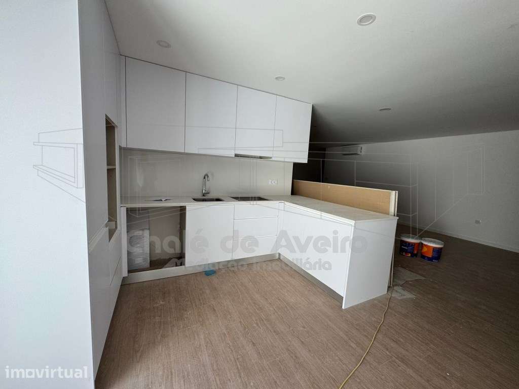 Apartamento T2 com Terraço, 2 lugares de garagem e Arrumo | Esgueir... - Grande imagem: 2/15