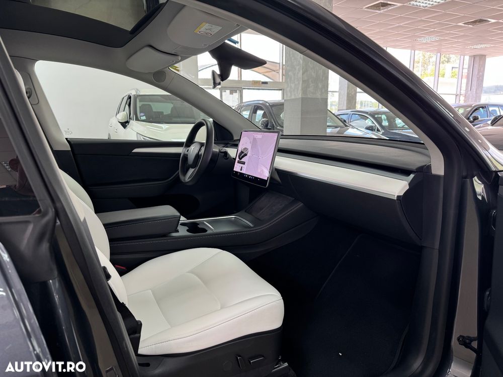 Tesla Model Y - 5