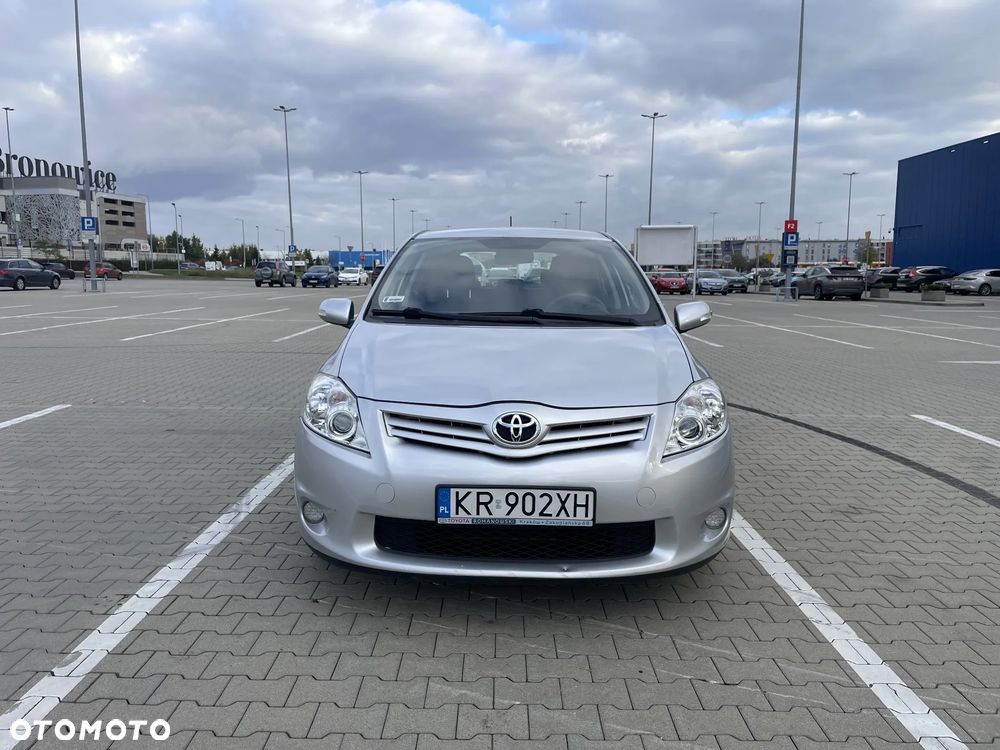 Toyota Auris 2013 photo 2
