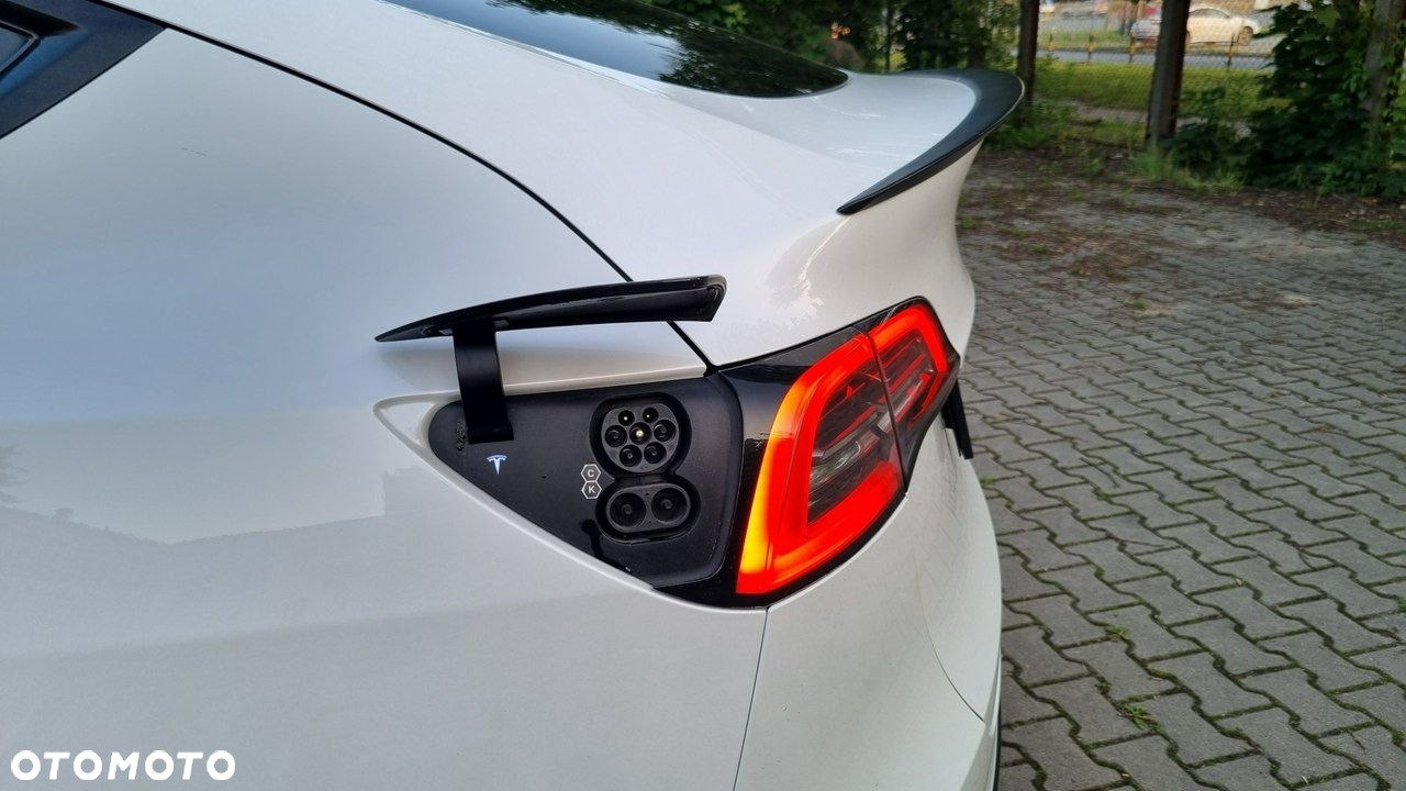 Tesla Y - 10