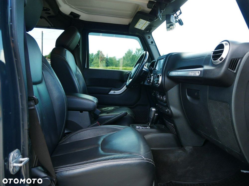 Jeep Wrangler 3.6 Unlim X - 24