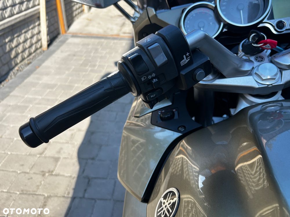 Yamaha FJR - 12