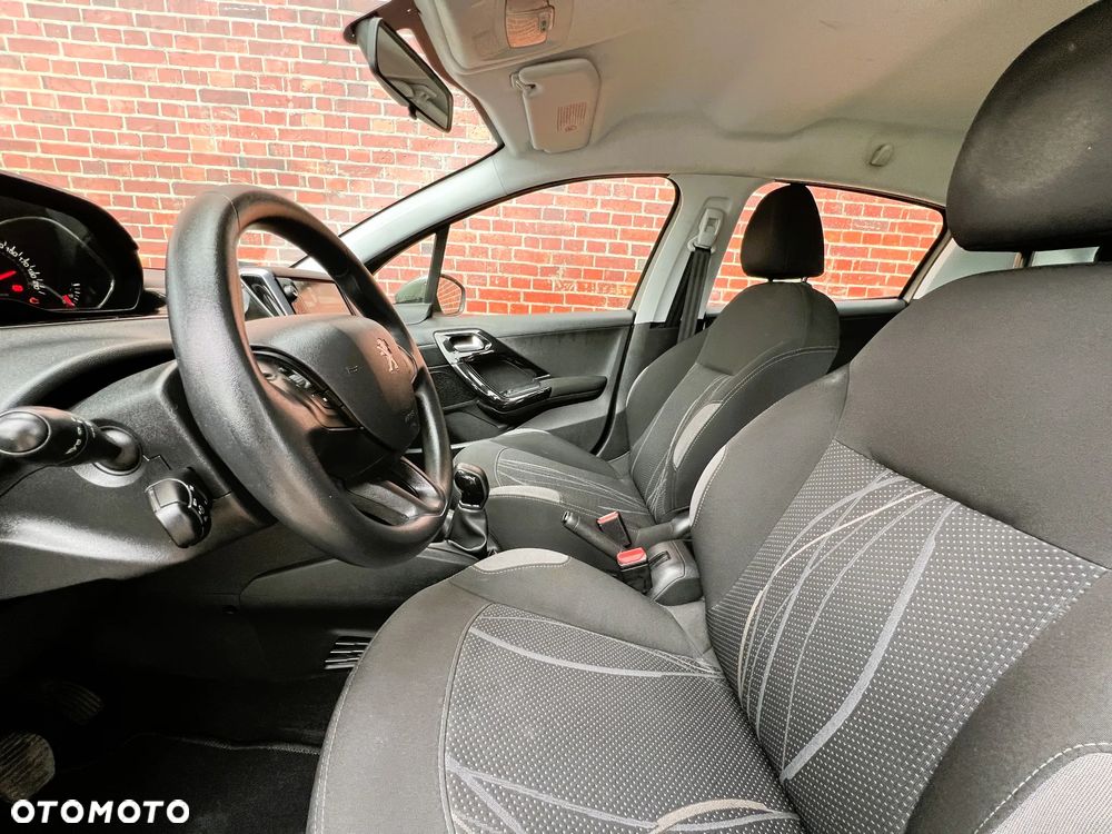 Peugeot 208 - 11