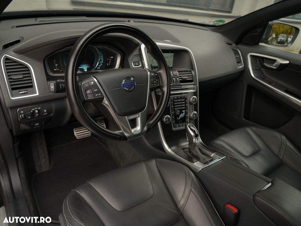 Volvo XC 60 D5 AWD Geartronic Summum - 32