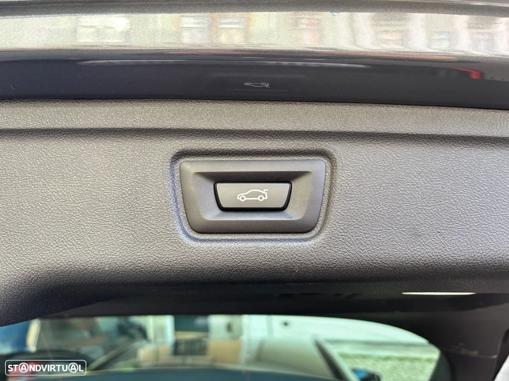 BMW 330 e Pack Desportivo M Auto - 26