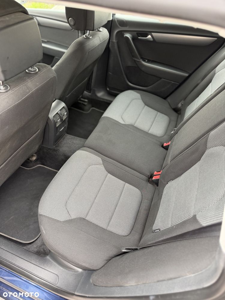 Volkswagen Passat - 8