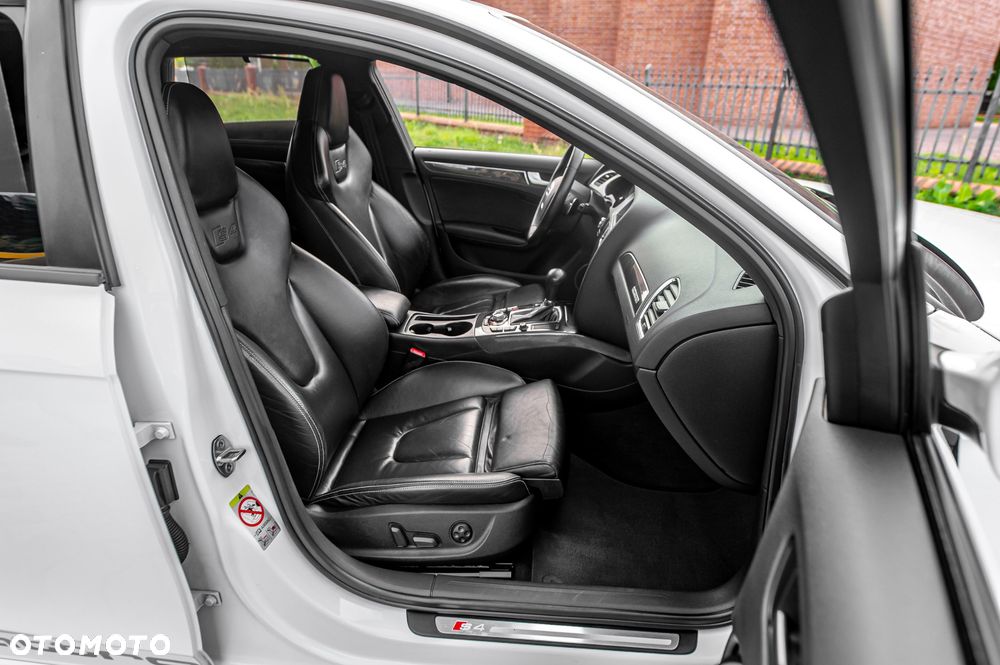 Audi S4 Avant S tronic - 24