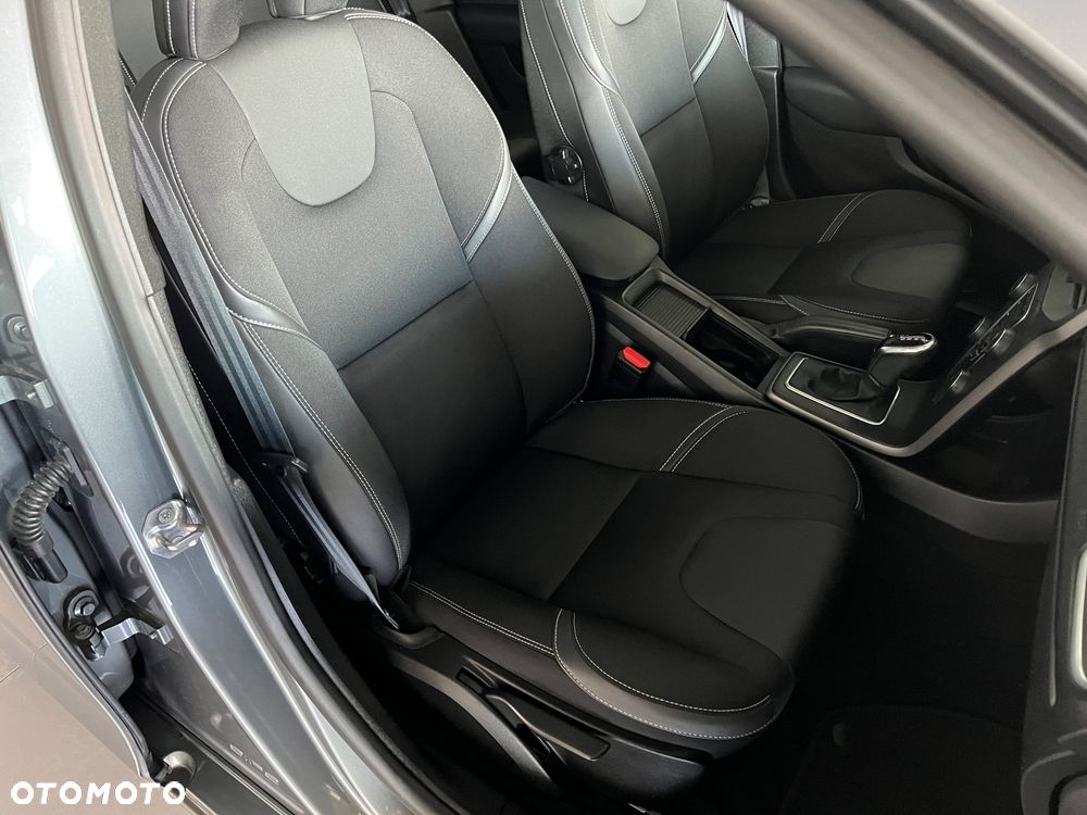 Volvo V40 - 32