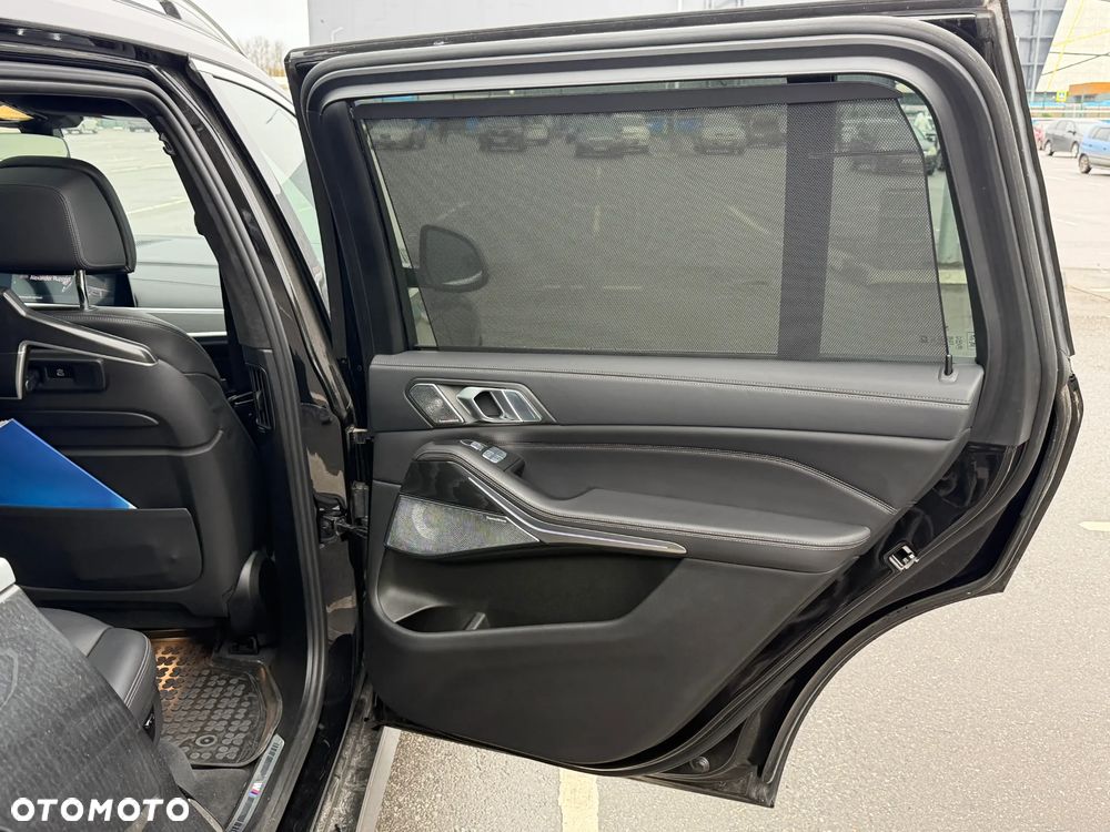 BMW X7 M50i sport - 16
