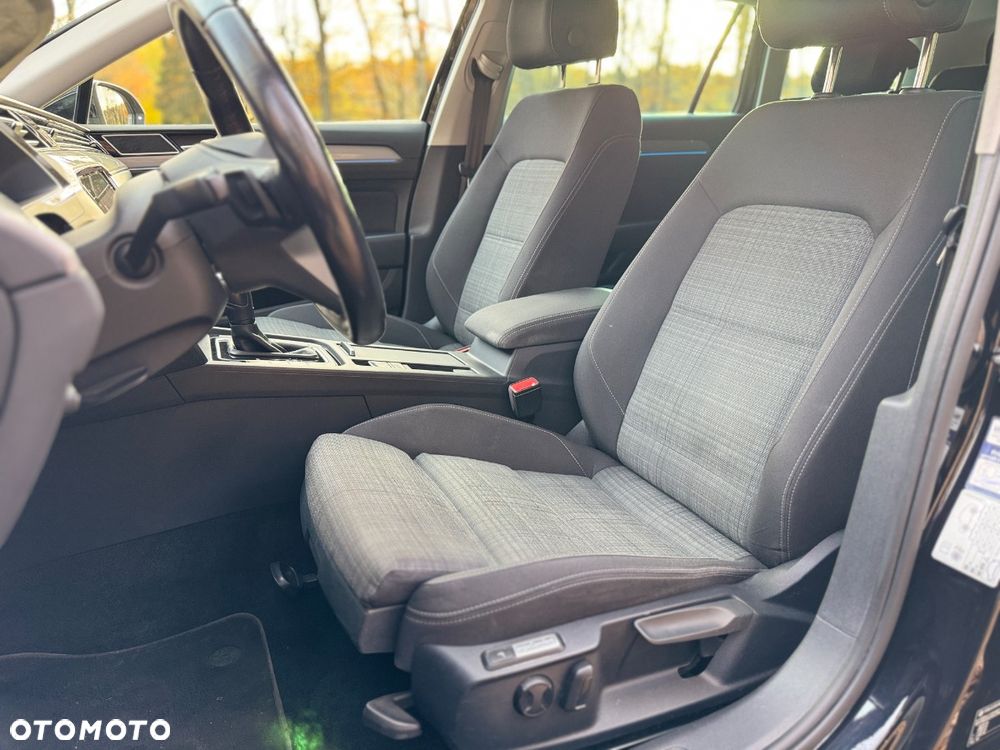 Volkswagen Passat Variant 2.0 TDI SCR DSG 4Motion Business - 18