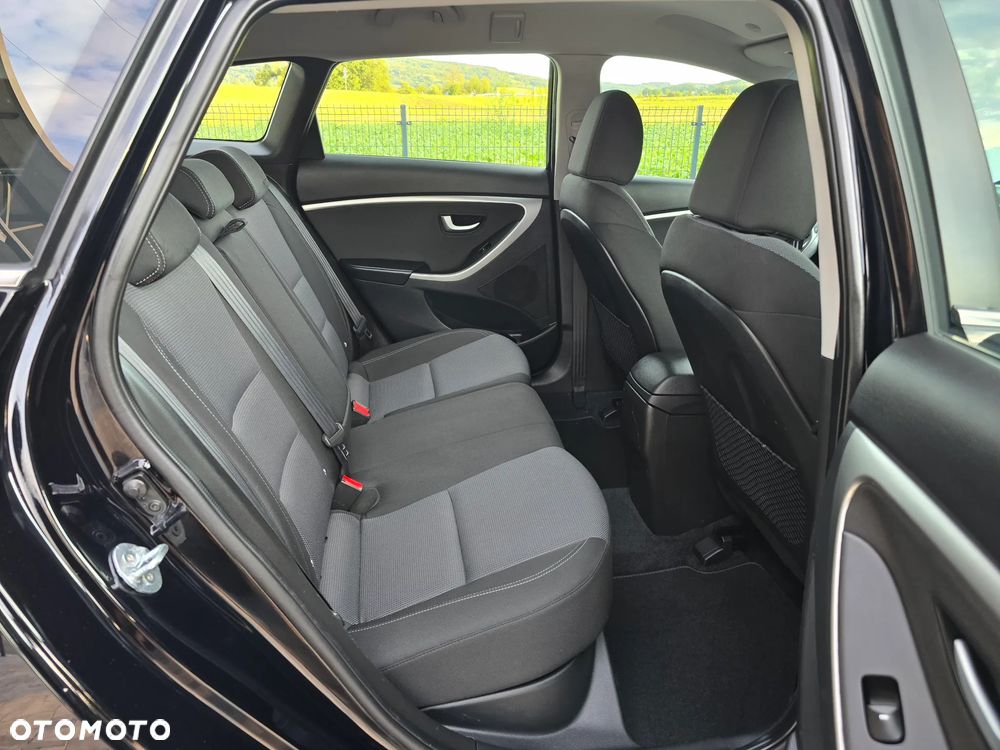 Hyundai i30 Kombi 1.6 GDi DCT Premium - 27