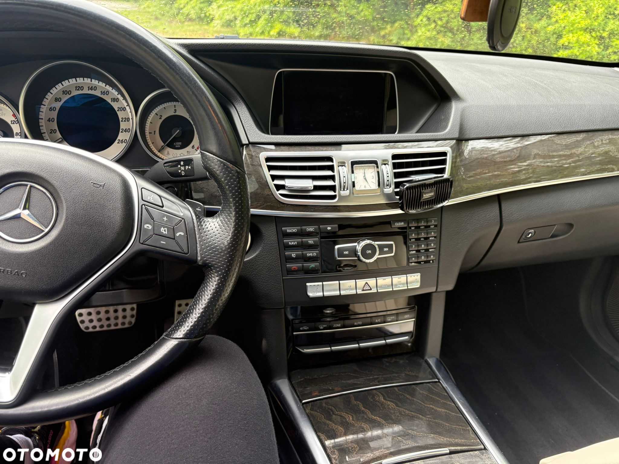 Mercedes-Benz Klasa E 220 T CDI DPF BlueEFFICIENCY Automatik Elegance - 22