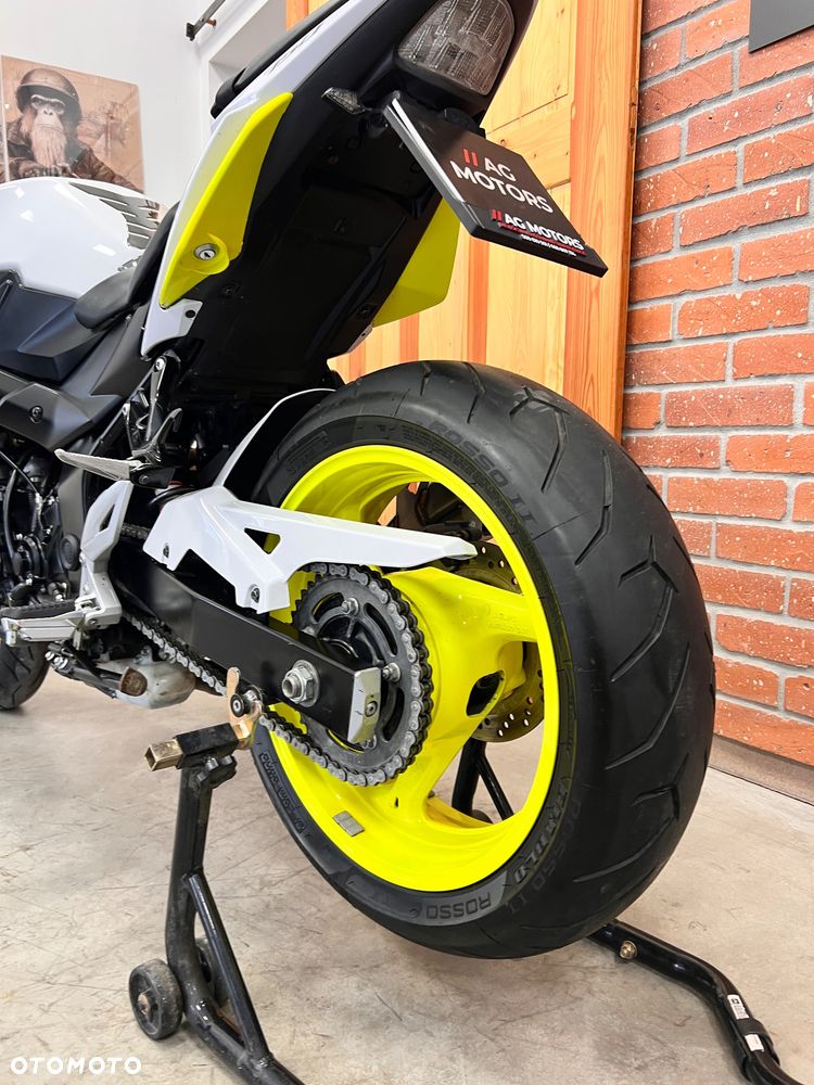 Suzuki GSR - 17