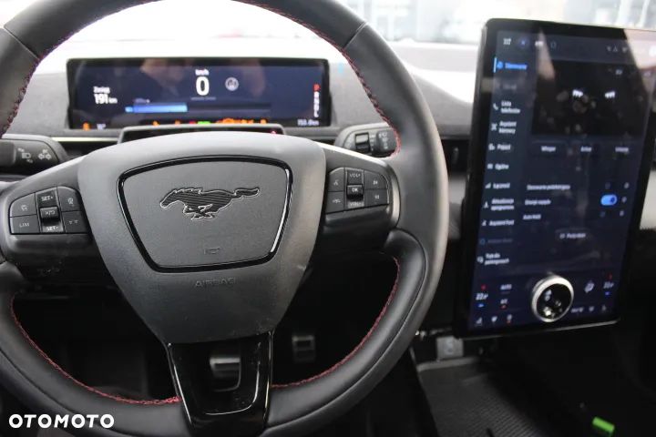 Ford Mustang Mach-E PREMIUM - 29