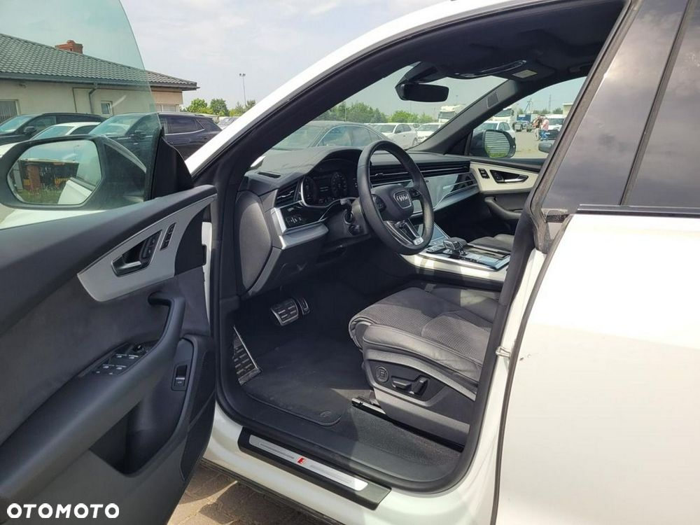 Audi Q8 - 12