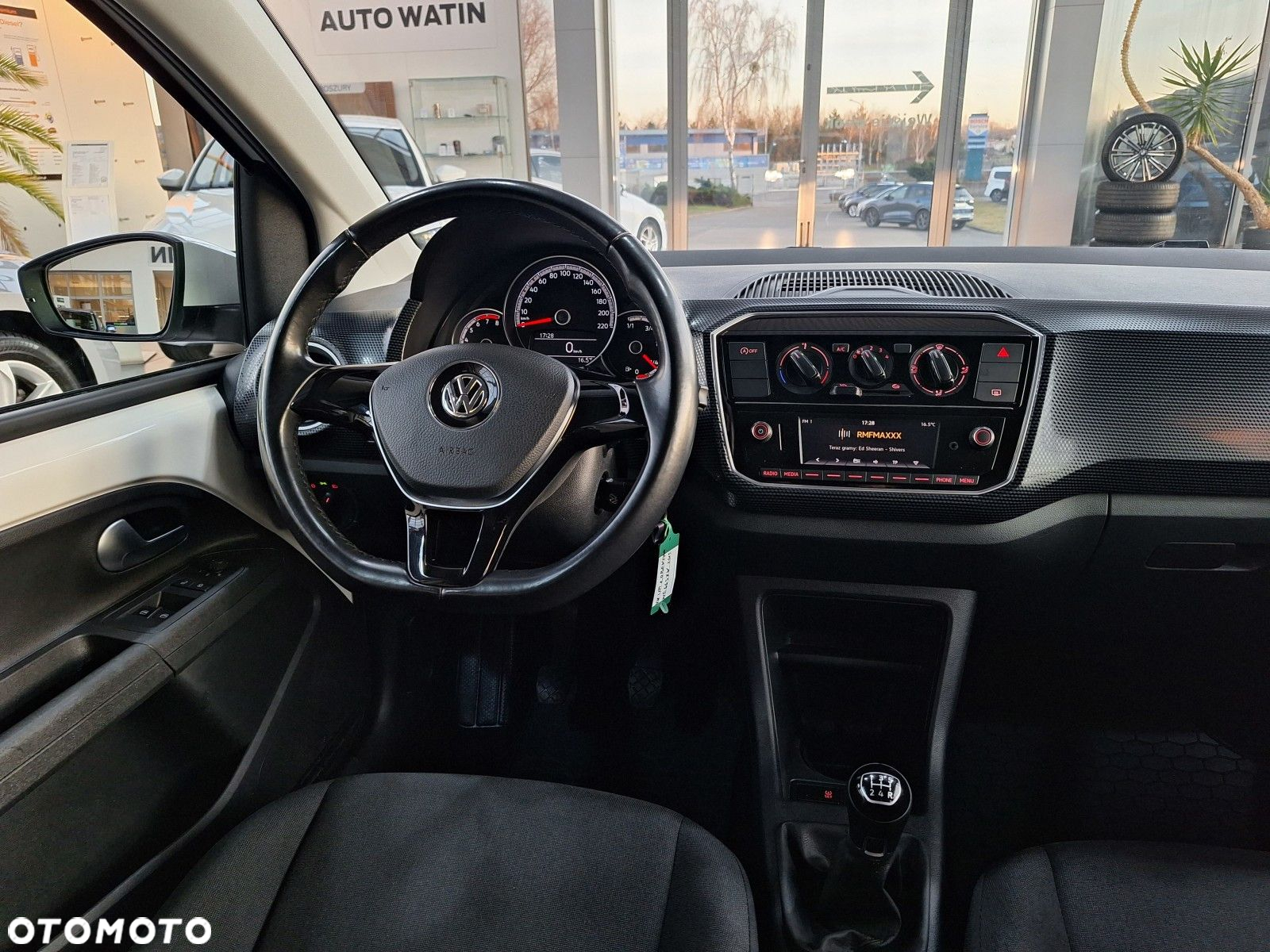 Volkswagen up! 1.0 move - 19