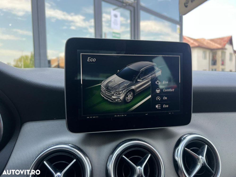 Mercedes-Benz GLA - 25