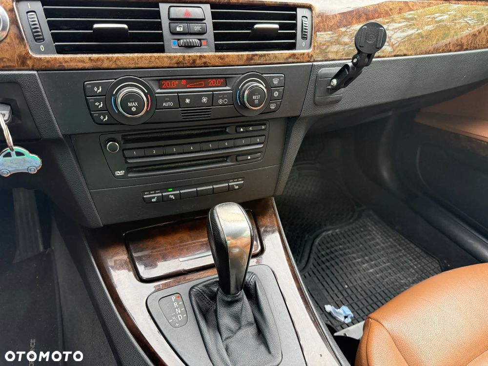 BMW Seria 3 325i Edition Exclusive - 18