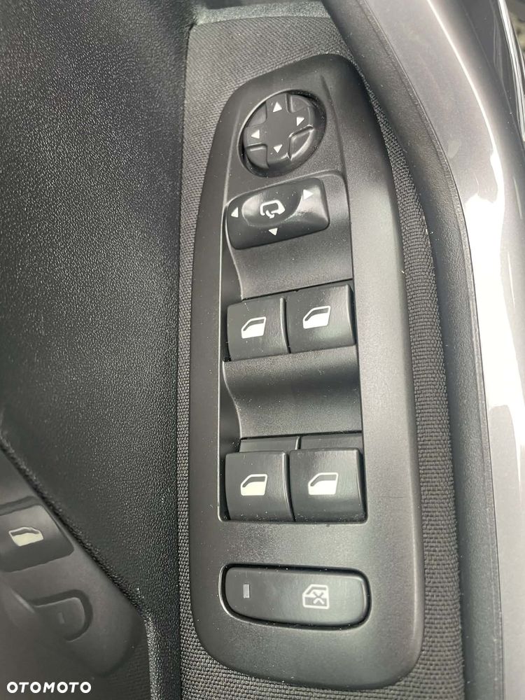 Peugeot 2008 1.2 Pure Tech Allure S&S - 19