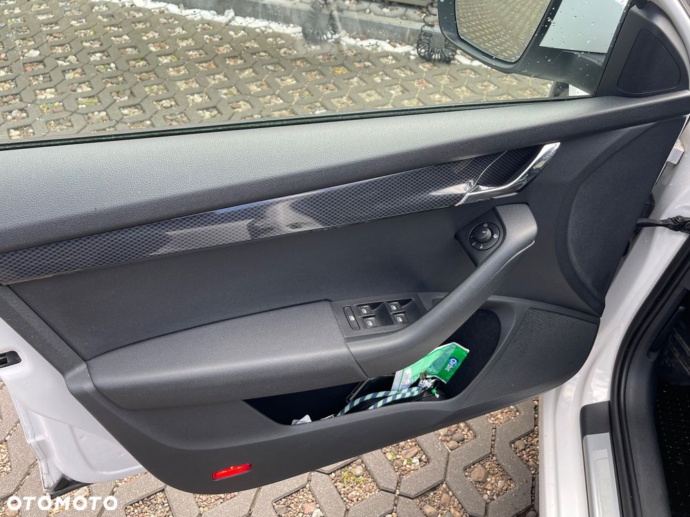 Skoda Octavia 2.0 TDI DSG RS - 9