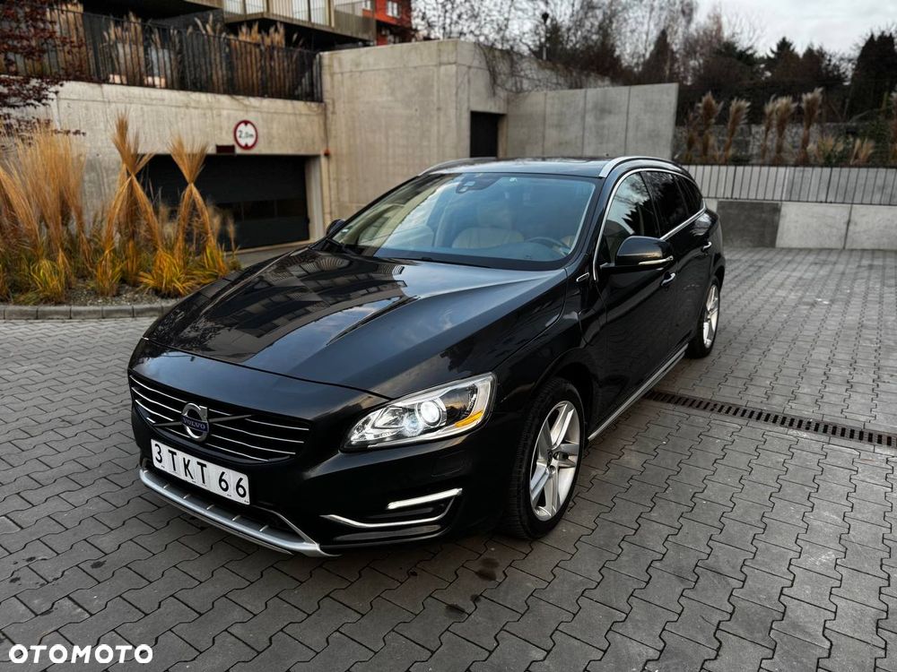 Volvo V60 D6 AWD Plug-in Hybrid Summum - 1