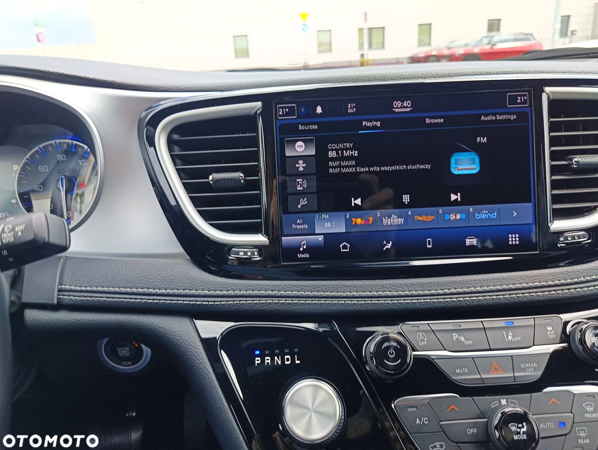 Chrysler Pacifica - 28