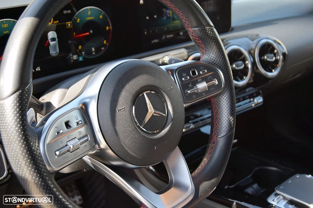 Mercedes-Benz A 180 d AMG Line Aut. — fotografia 13