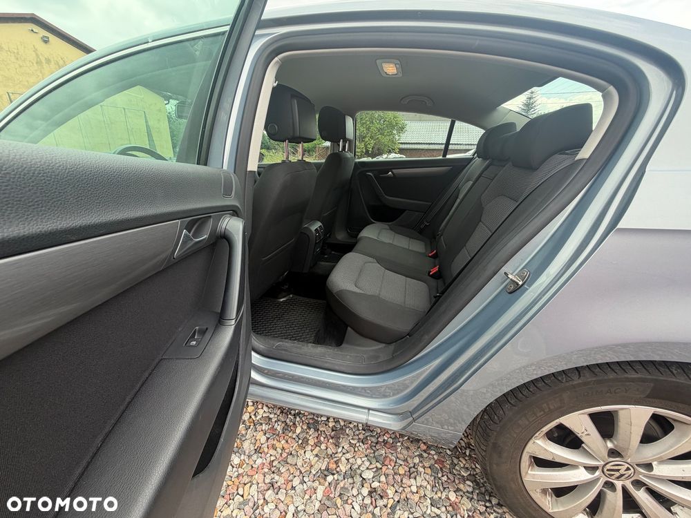 Volkswagen Passat 2.0 TDI Comfortline DSG - 11