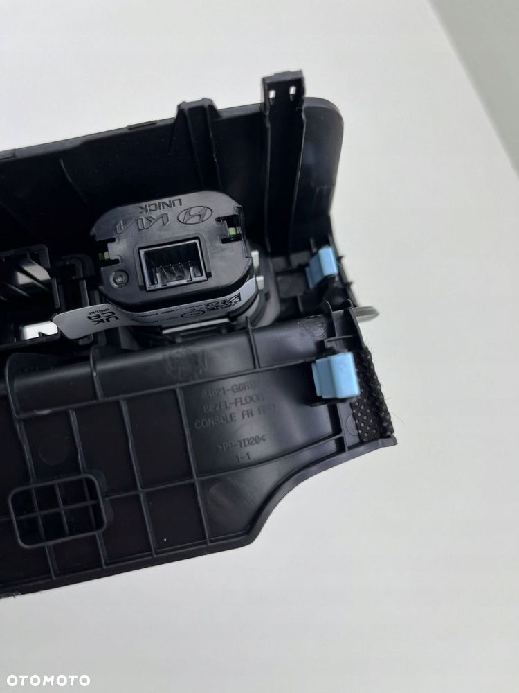 KIA PICANTO III LIFT GNIAZDO PANEL USB-C 84621-G6R0CA - 6