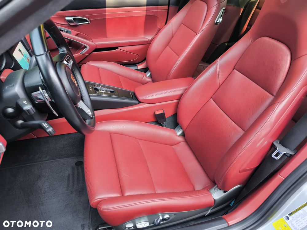 Porsche 911 Carrera GTS PDK - 12