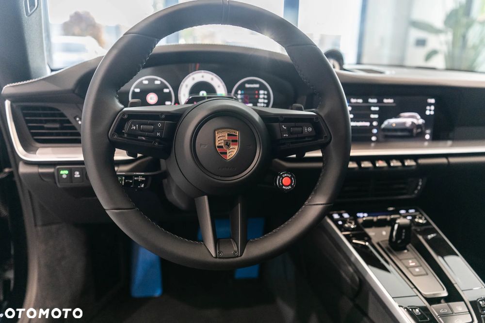 Porsche 911 Carrera 4S - 17