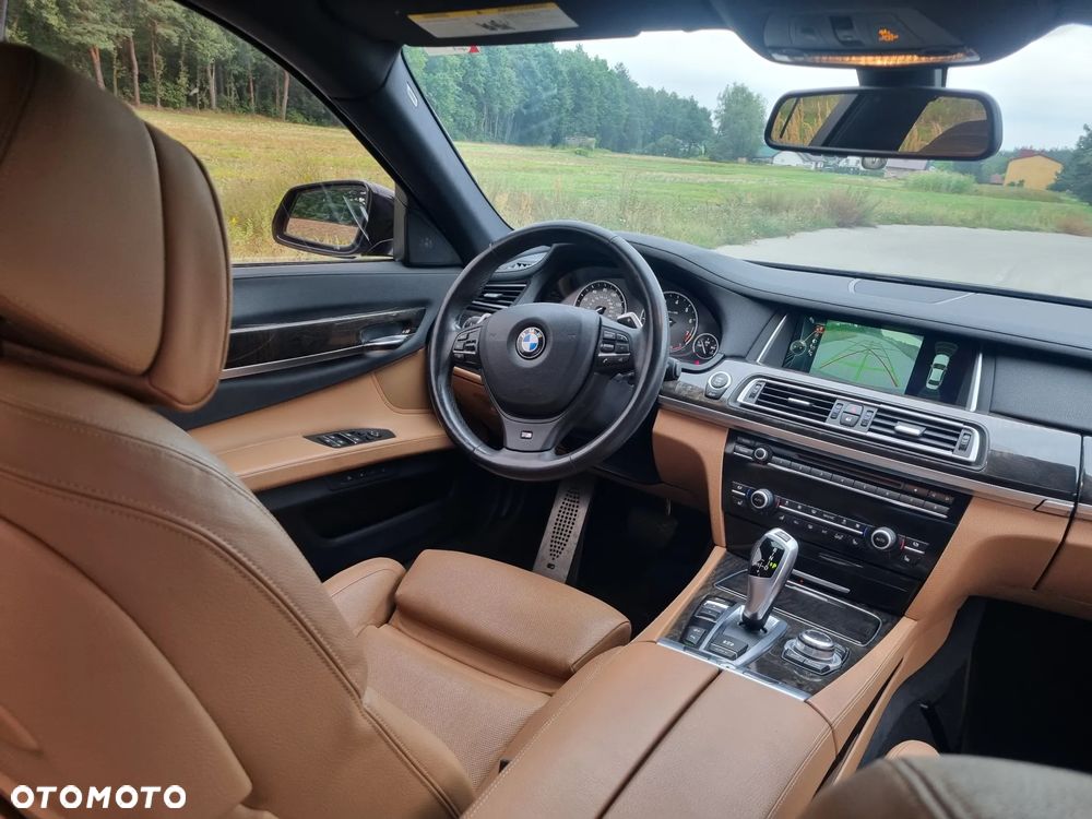 BMW Seria 7 740Li - 33