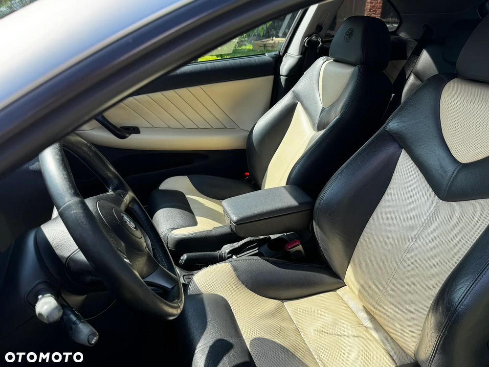 Alfa Romeo GT 1.9 JTD M-Jet DPF Distinctive Collezione - 12
