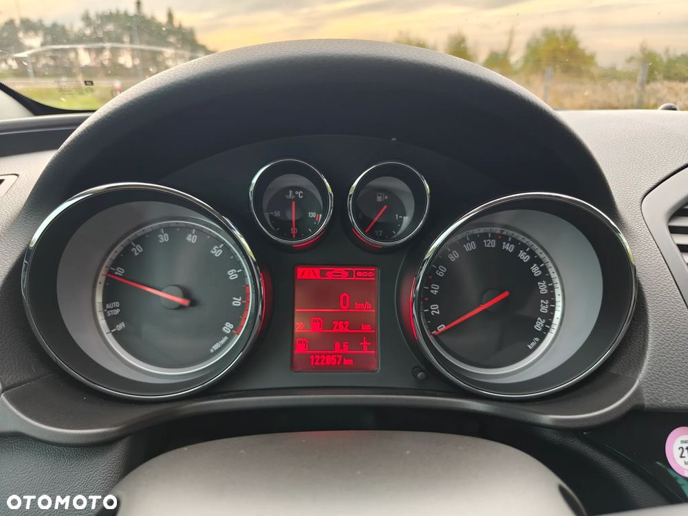 Opel Insignia - 24
