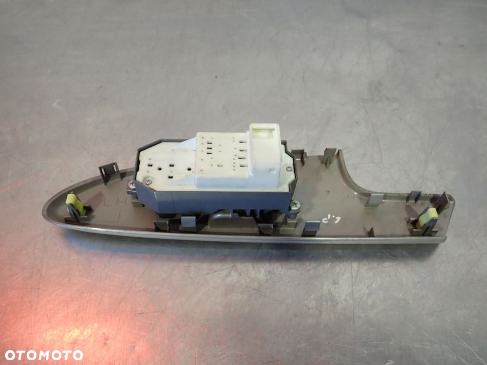 PANEL STEROWANIA SZYB TOYOTA URBAN CRUISER - 4