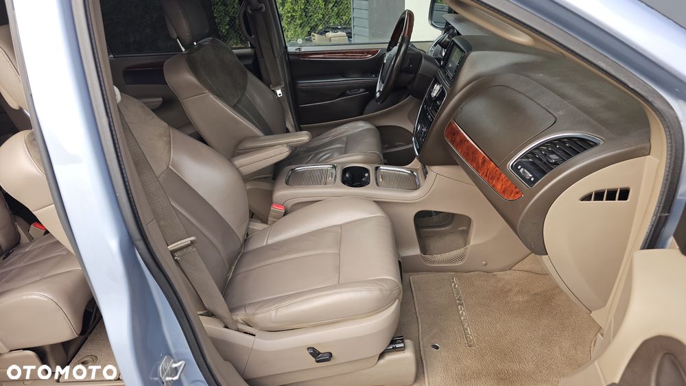 Chrysler Town & Country 3.6 Limited - 21