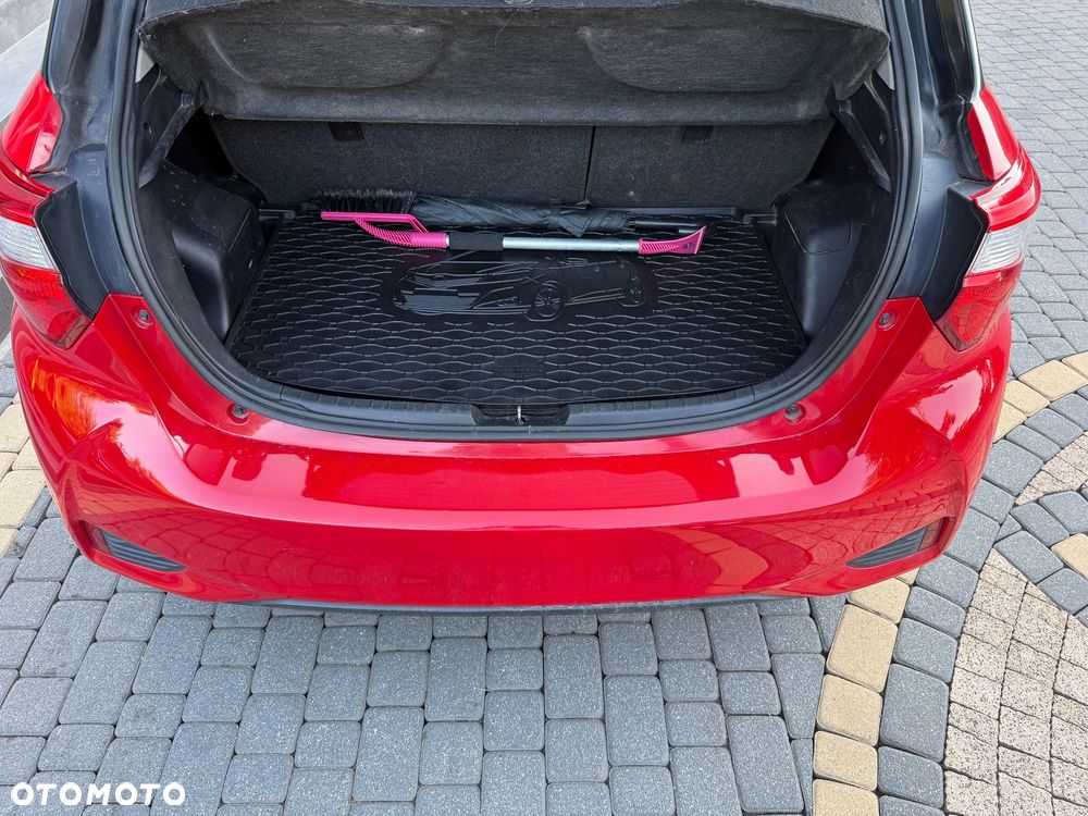Toyota Yaris Hybrid 100 Selection Platinum - 5