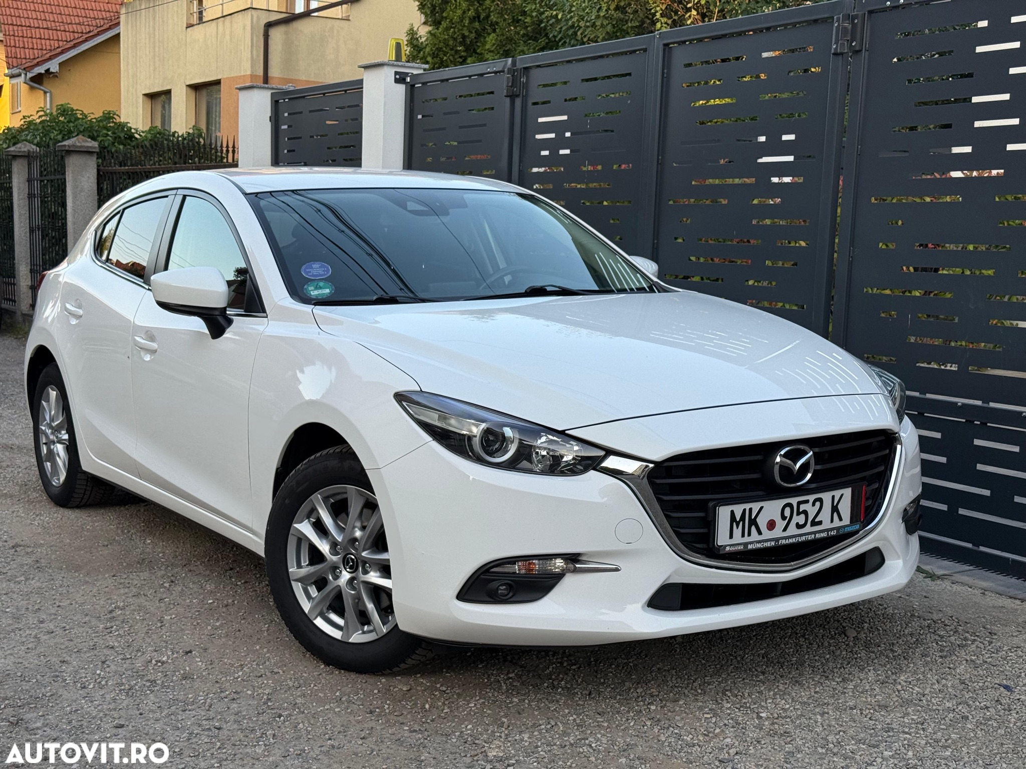 Mazda 3 SKYACTIV-G 120 Exclusive-Line - 2
