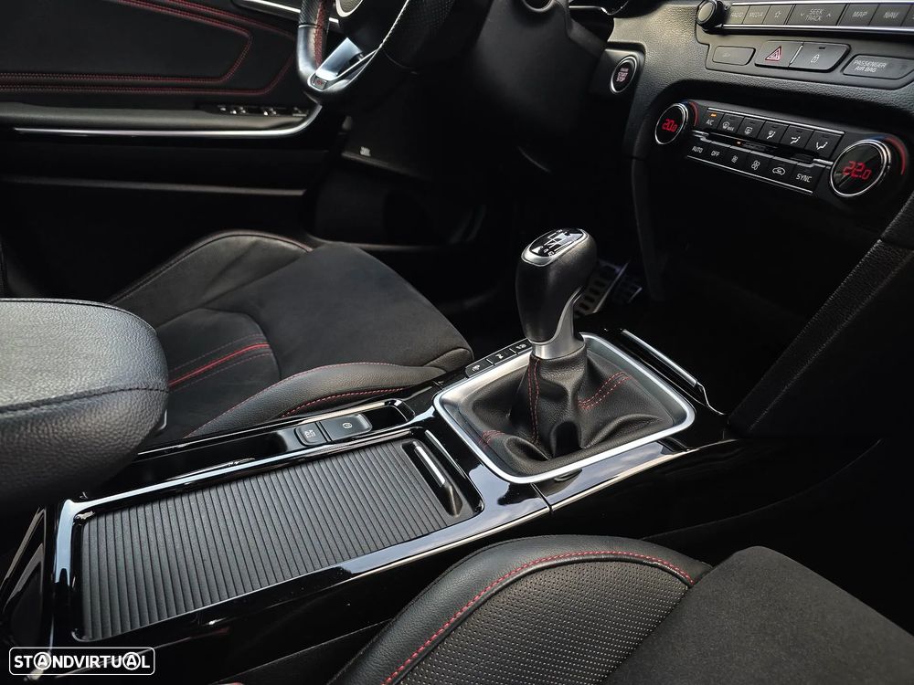 Kia Ceed 1.6 T-GDI GT+SRF - 11