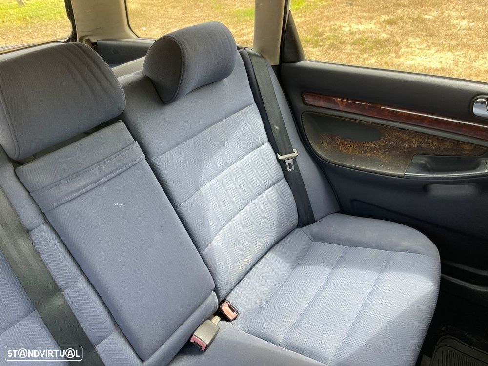 Audi A4 Avant 1.9 TDI Attraction - 25
