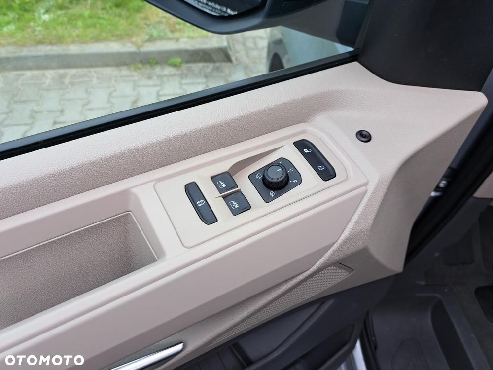 Volkswagen Multivan - 24