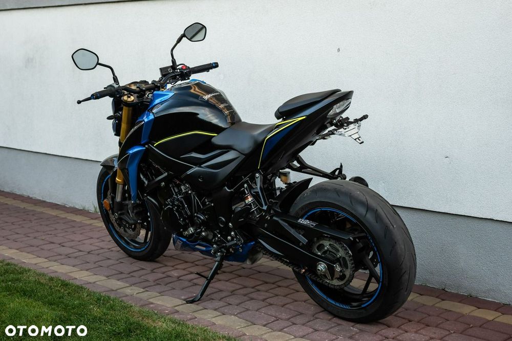 Suzuki GSX - 4