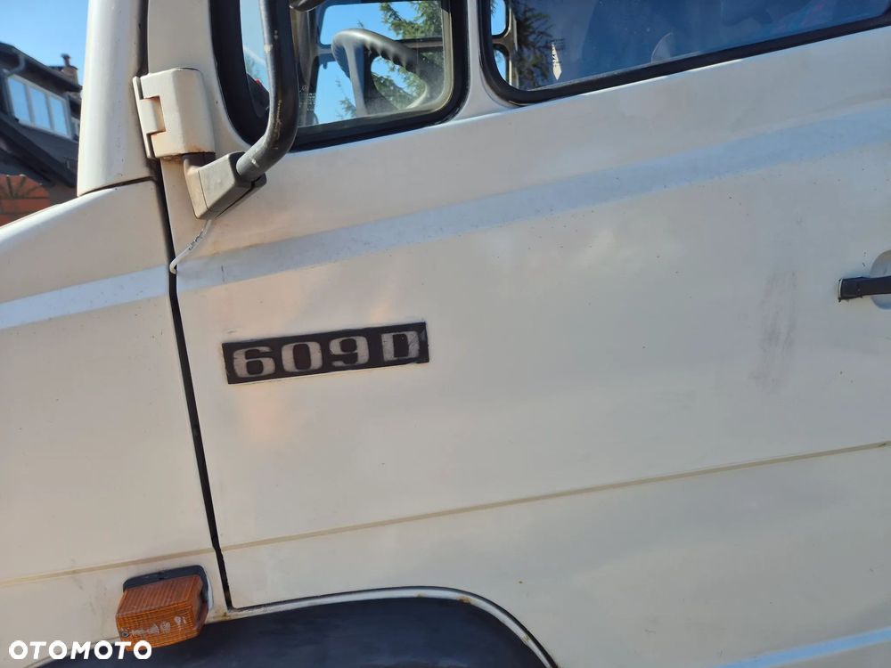 Mercedes-Benz 609 - 3