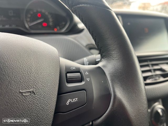 Peugeot 208 1.2 PureTech Signature - 9