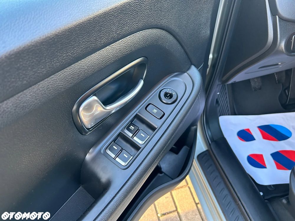 Kia Carens 1.6 GDI Attract - 25