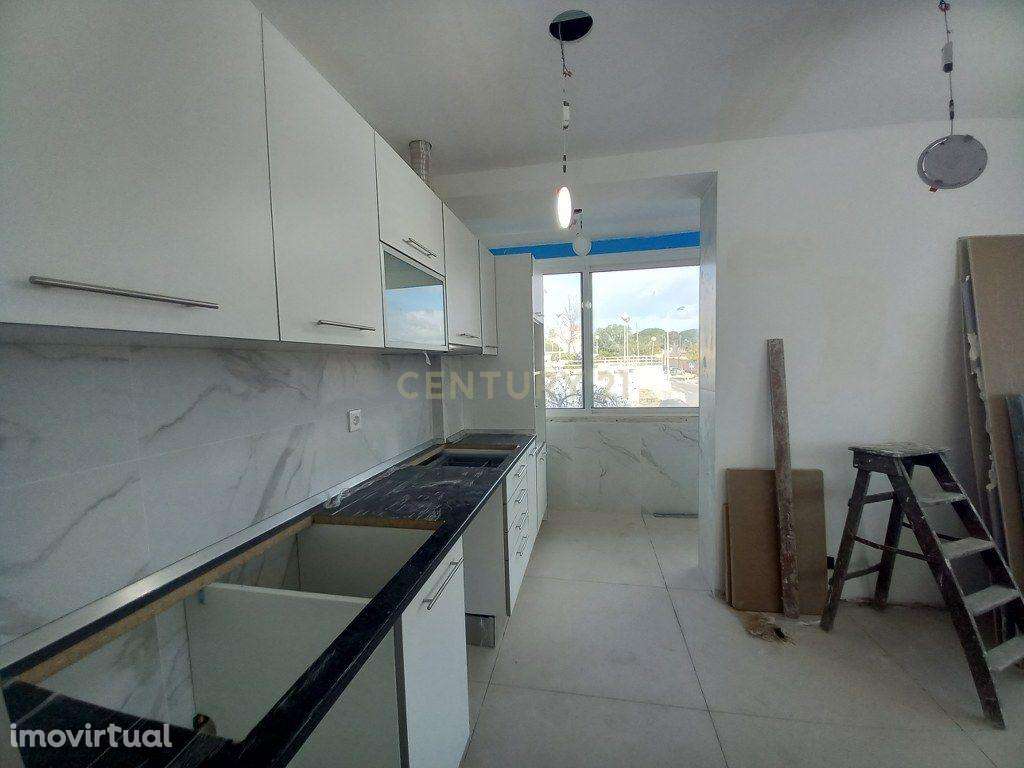Apartamento T4 renovado no Laranjeiro, Almada - Grande imagem: 5/28