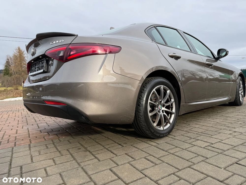 Alfa Romeo Giulia 2.2 - 7